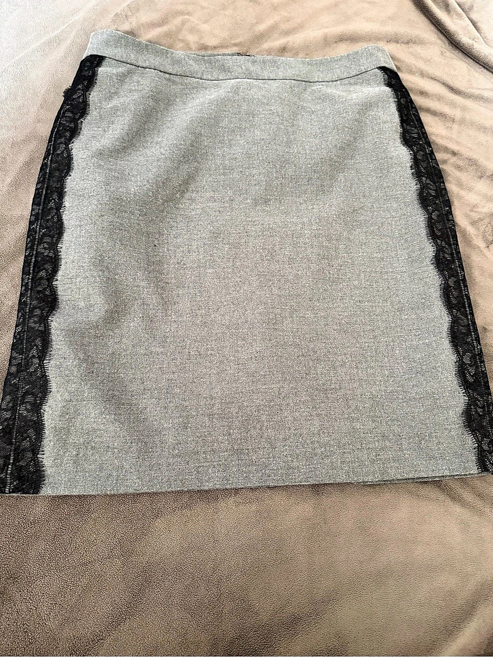 Ann Taylor LOFT Lace Trim Mini Skirt in Gray & Black Size 8 Like New